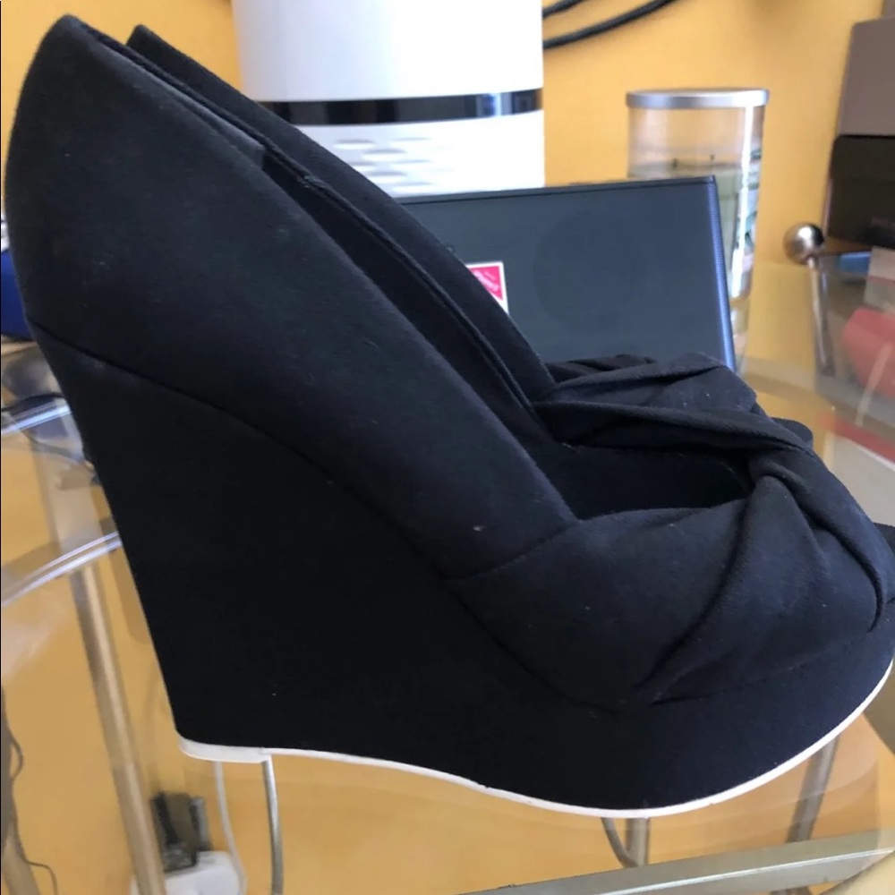 NWT BLACK CANVAS PEEPTOE APPROX 6" WEDGE